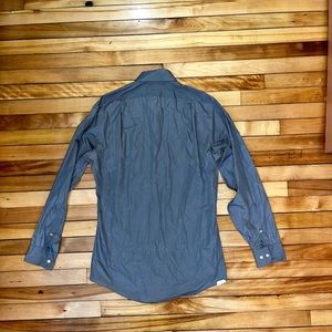 Men’s gray long sleeve button up dress shirt